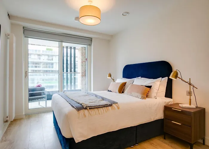 The Benson Two By At Apartman